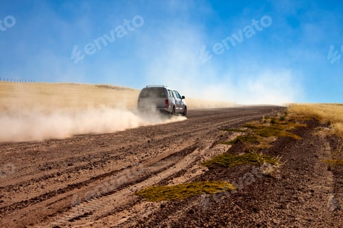 Vorschau: Staubige Wüstenstraße in Namibia