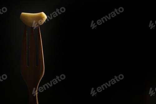 Preview: Fresh Garlic On Wooden Fork