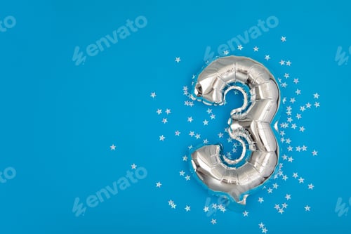 Preview: Silver balloon 3 on a blue background with confetti stars