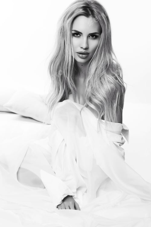 Preview: Black And White Fashion Photo Of Sexy Beautiful Woman With Blond Hair Posing In Studio