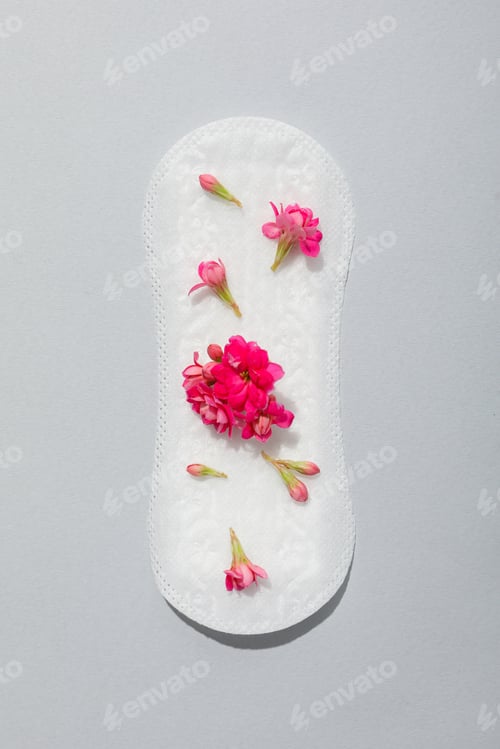 Preview: Menstrual pad with flowers on a gray background