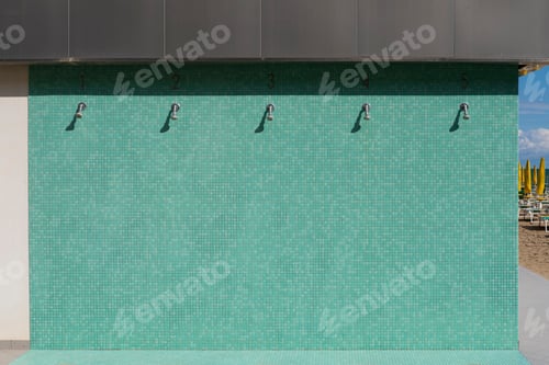 Preview: Outdoor showers at the beach