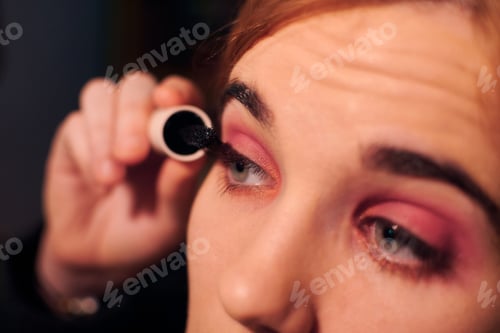 Preview: Close-up of a young woman using make-up for eyelashes