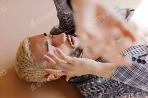 Preview: Gay man modeling