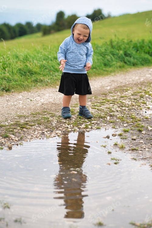 Preview: Happy little boy, stones and water