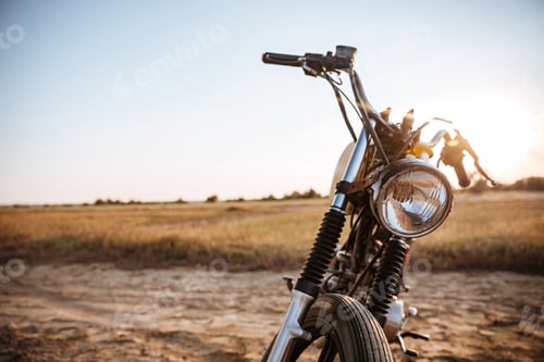 Visualização: Close-up view on retro motorcycle headlights