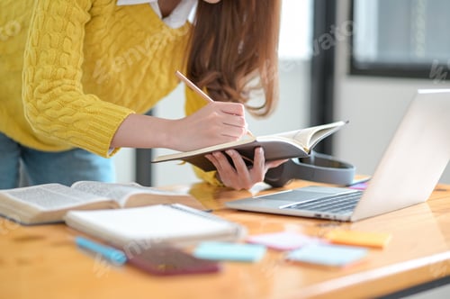 Preview: Students use laptops and take notes for university entrance exams.