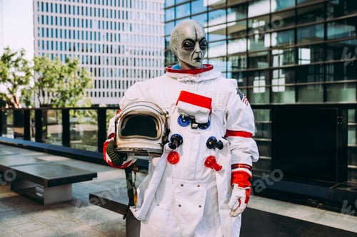 Preview: alien spaceman in a futuristic station