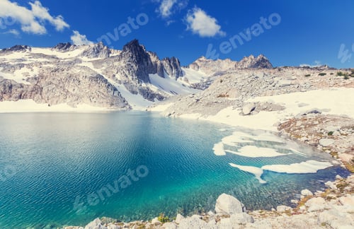 Preview: Alpine lake