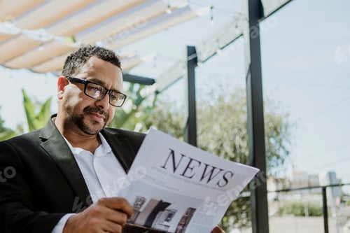 Preview: Man reading the news