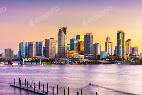 Preview: Miami, Florida, USA skyline on Bisayne Bay