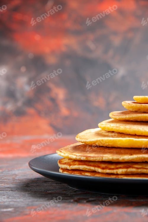 Preview: Vertical view of homemade pancakes