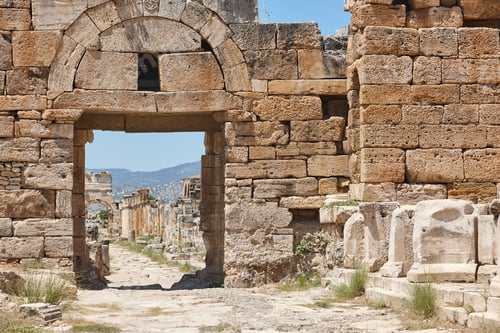 Preview: Hierapolis ancient ruins landmark in Pamukkale. Archeology in Turkey