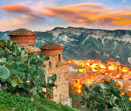 Preview: Sunrise over old famous medieval village Stilo in Calabria