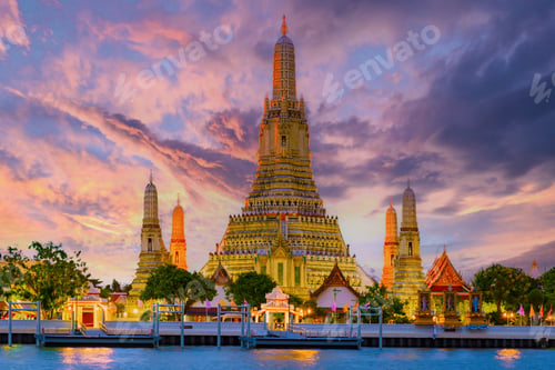 Preview: Wat Arun temple Bangkok during sunset in Thailand