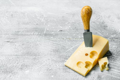 Vista previa: Fresh cheese with knife.