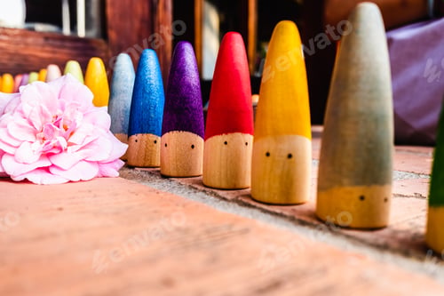 Preview: In montessori education simple materials are used, made of wood and that allow creative play.