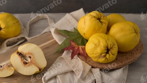 Preview: Ripe yellow quinces