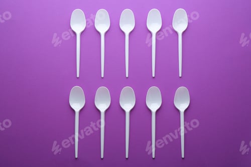Preview: Plastic spoons on color background, top view. Picnic table setting