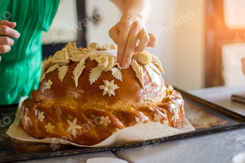 Preview: Lady's hand touches decorated pastry