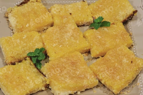 Preview: Homemade, tangy, sweet and delicious lemon squares!