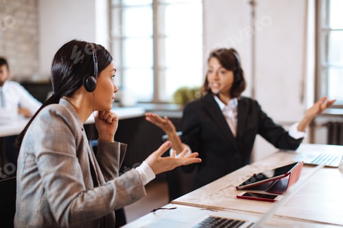 Preview: Customer service team work