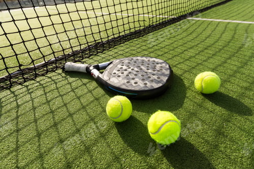 Preview: Paddle tennis racket and ball