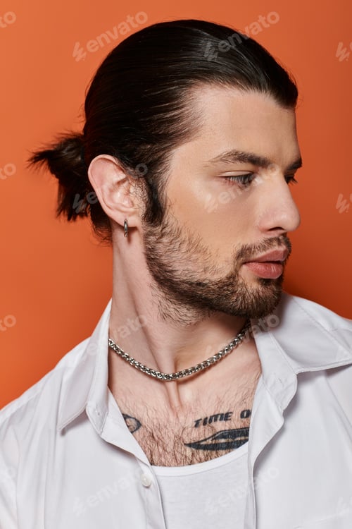 Preview: Stylish Bearded Man in White Shirt