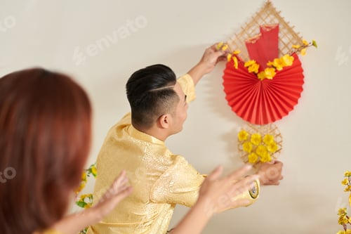 Preview: Couple Having Wall Decoration