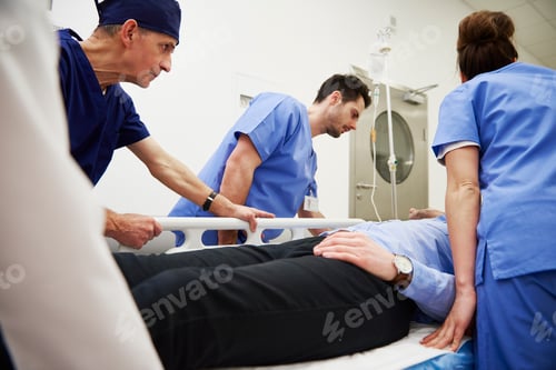 Preview: Side view of doctors running to the operating room