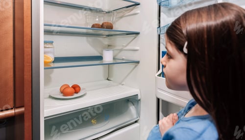 Preview: Girl looking at empty fridge due to a crisis