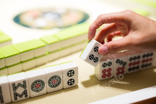 Preview: Playing Mahjong on the table