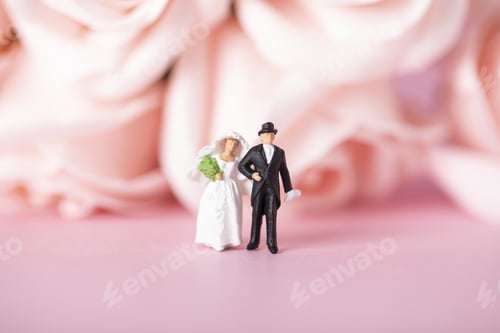 Preview: Selective focus shot of bride and groom miniature figurines