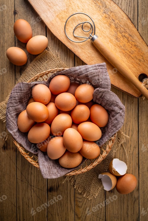Preview: Brown organic eggs in a basket on kitchen table