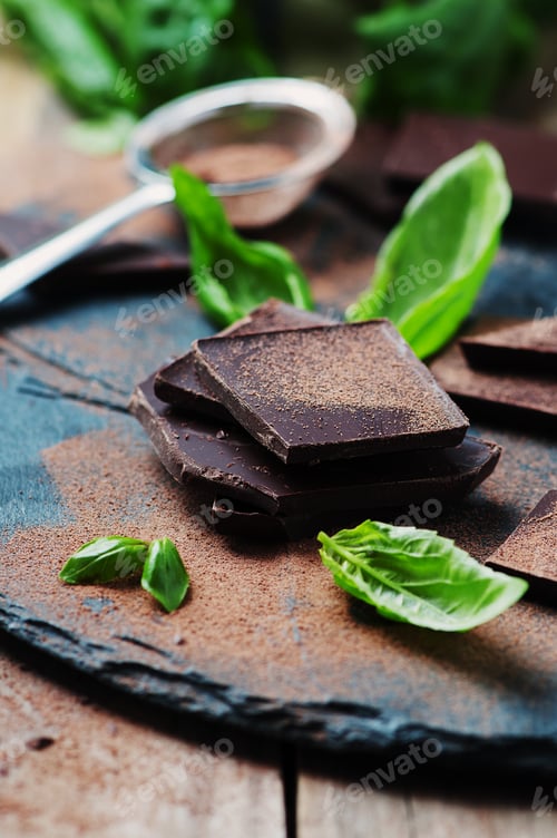 Preview: Dark chocolate with basil