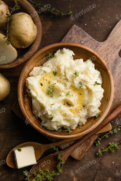 Preview: Mushed potatoes top view with raw potatoes and spices