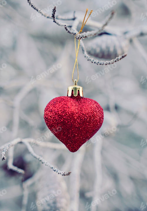 Preview: Christmas red glass heart-shaped ball on branches of tree