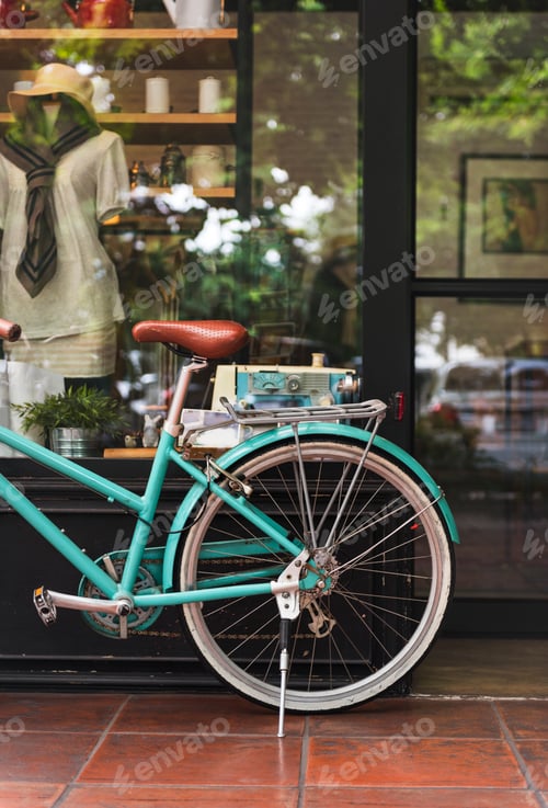 Preview: Bicycle at a coffee shop in the city
