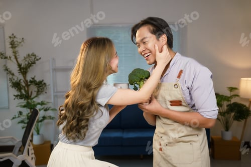 Preview: Couple Enjoying a Healthy Lifestyle Together at Home