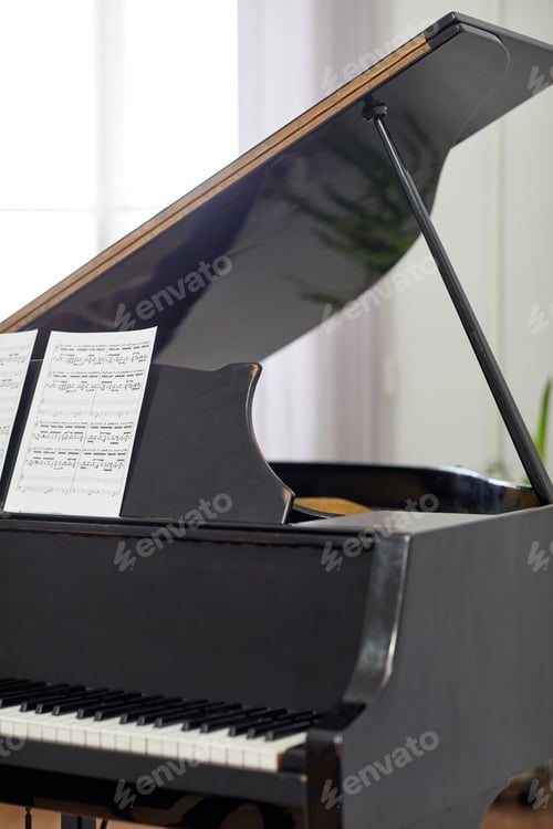 Preview: Grand piano with notes for pianist