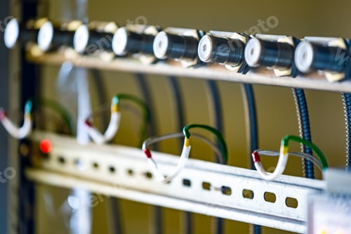 Preview: Close-up a series of metal mounts and wires
