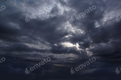 Preview: Scenic view of a clouds in the evening sky in Dingle, Ireland
