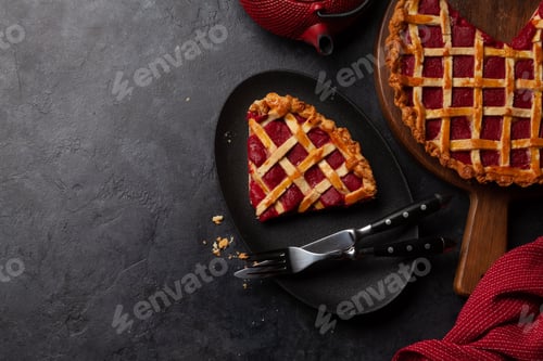 Preview: Sweet raspberry and strawberry jam cake
