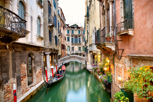 Preview: Canal street in Venice
