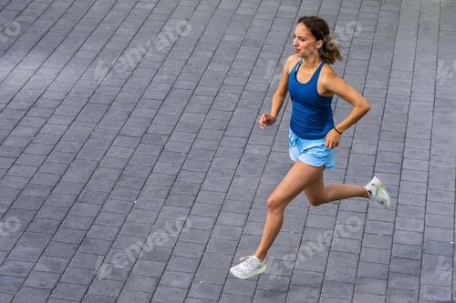 Preview: Athletic female with shorts doing a morning run - healthy lifestyle concept