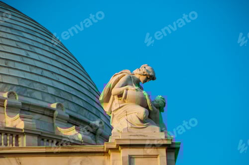 Preview: Marble statue at Victoria Memorial, Kolkata