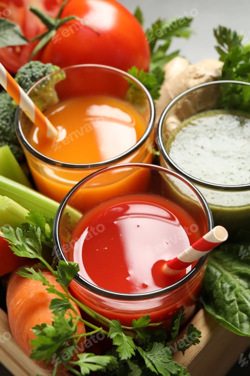Preview: Delicious vegetable juices and fresh ingredients, closeup view