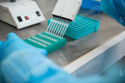 Preview: Infectious disease specialist at work in the laboratory
