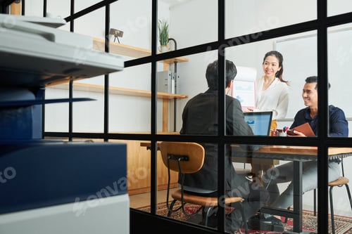 Preview: Teamwork at modern office