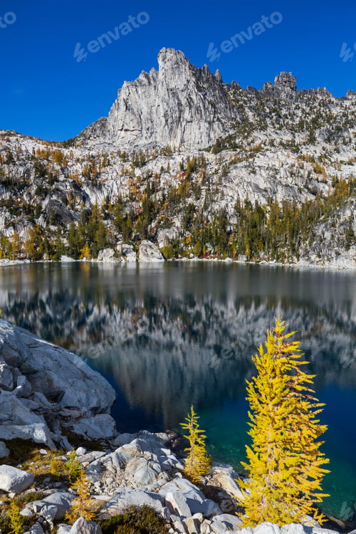 Preview: Alpine lake